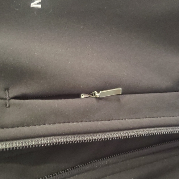 Woman's The North Face Jacket - Picture 4 of 14